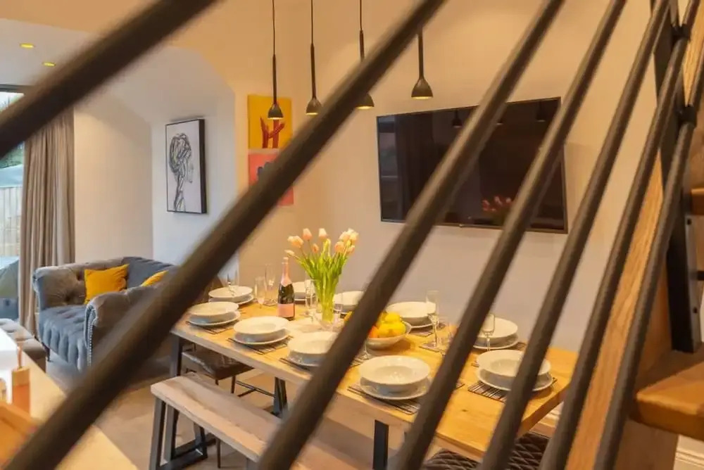 Escape 2 Unwind At The Parade, Accommodates 10