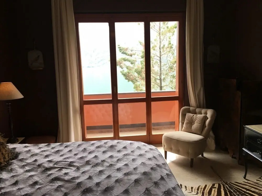 Swan's Nest Luxury Apartment on the Lake