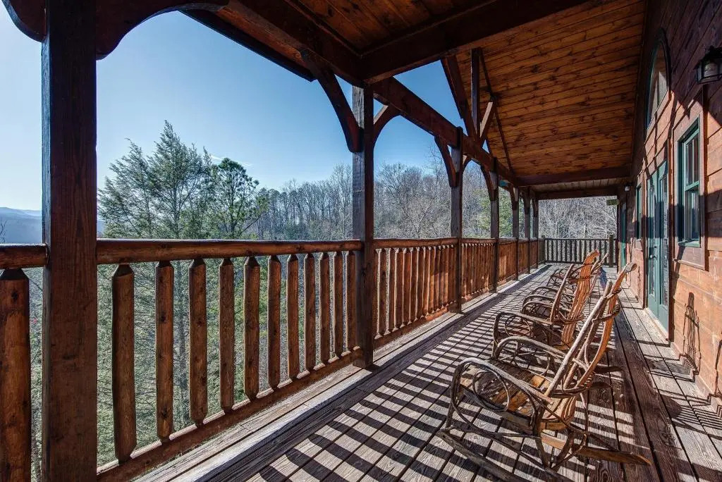 Mountain View Lodge, 8 BR, Hot Tub, Pool Table, Theater Room, Sleeps 24