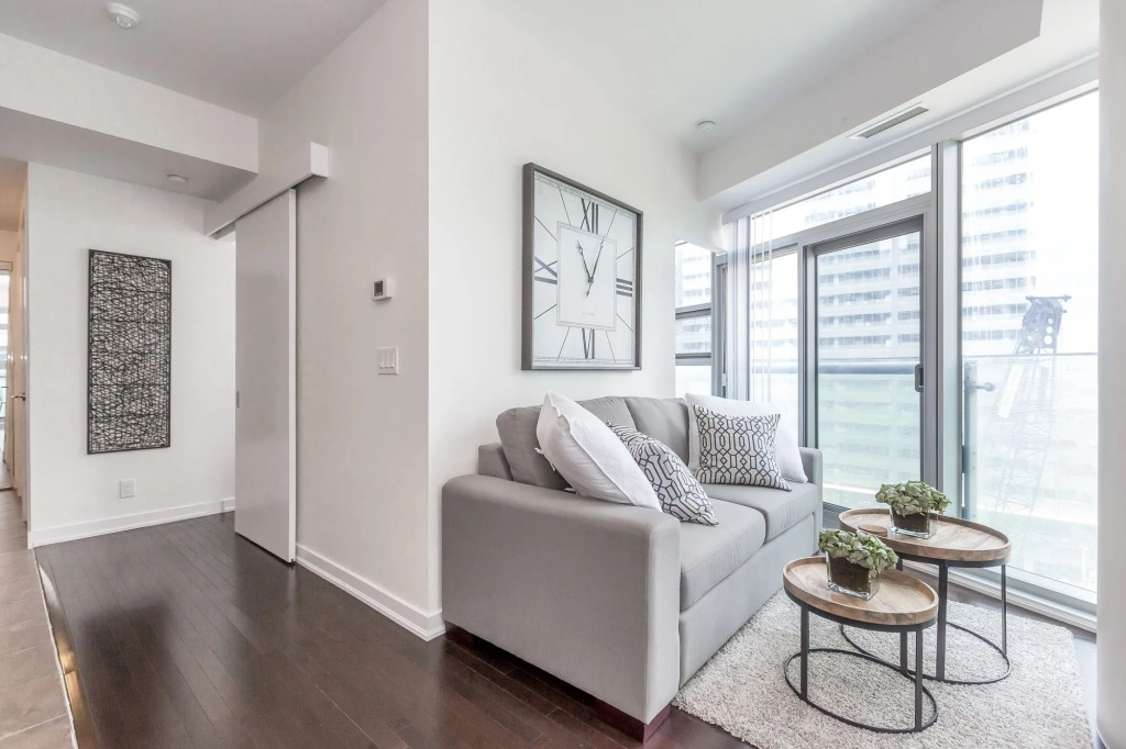 Noel Suites-York St and Lakeshore Blvd
