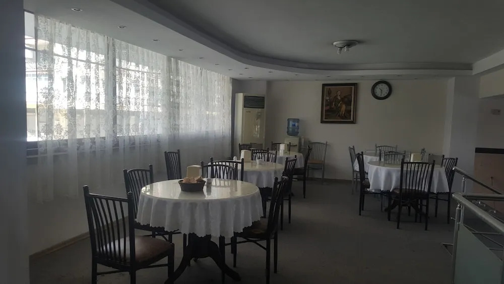 Bayrakli Otel