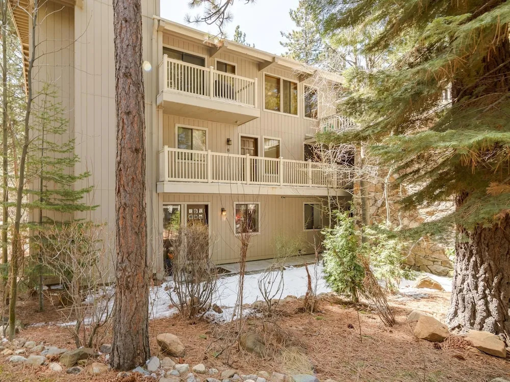 1000 Lakeshore Blvd Condo Unit 4 2 Bedrooms 2 Bathrooms Condo