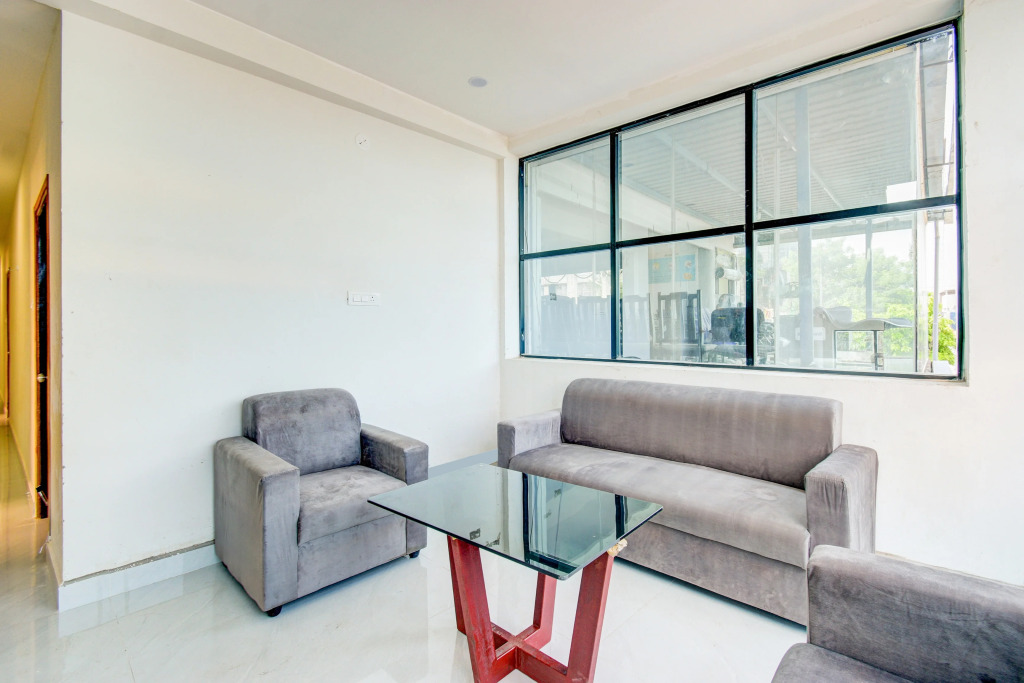 Townhouse Oak Kamineni Bus Stop