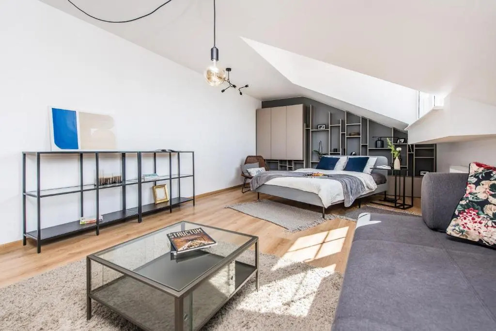 Bright&Stylish, Self Check-in, Centrally Located, by Cohost