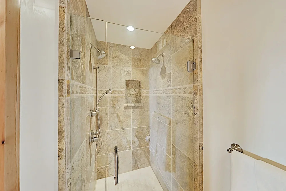 400fairg 3 Bedroom Condo