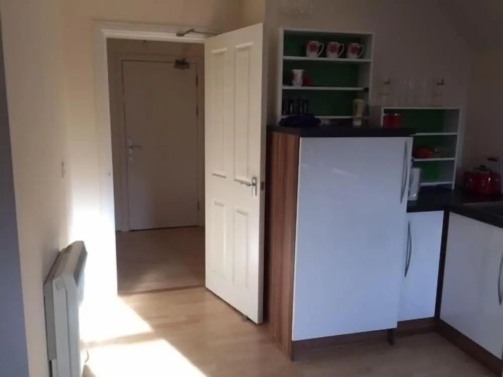 6 Varis Apartments