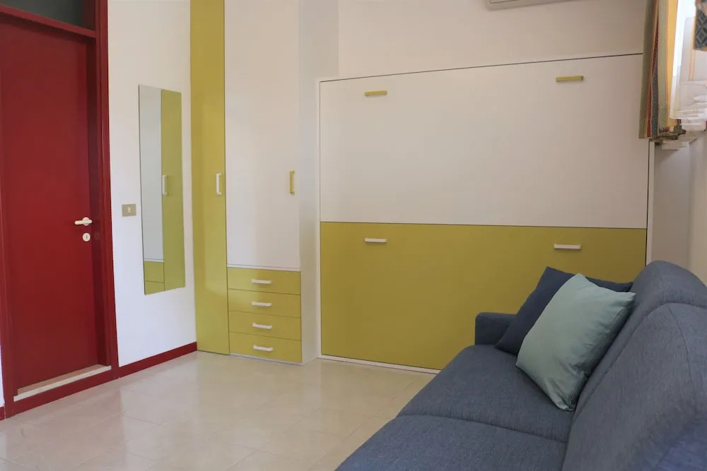 Colorful Studio by the Beach-beahost