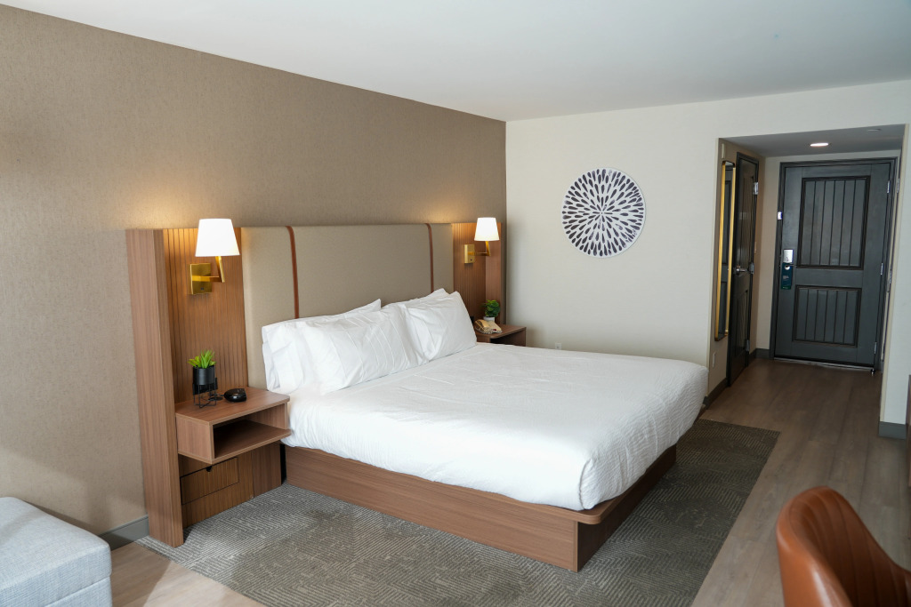Holiday Inn & Suites Phoenix Airport by IHG