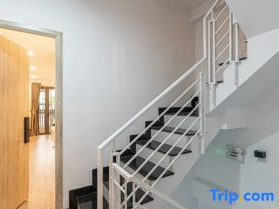 HighEnd Serviced Apartment with Elevator by SSens Homes