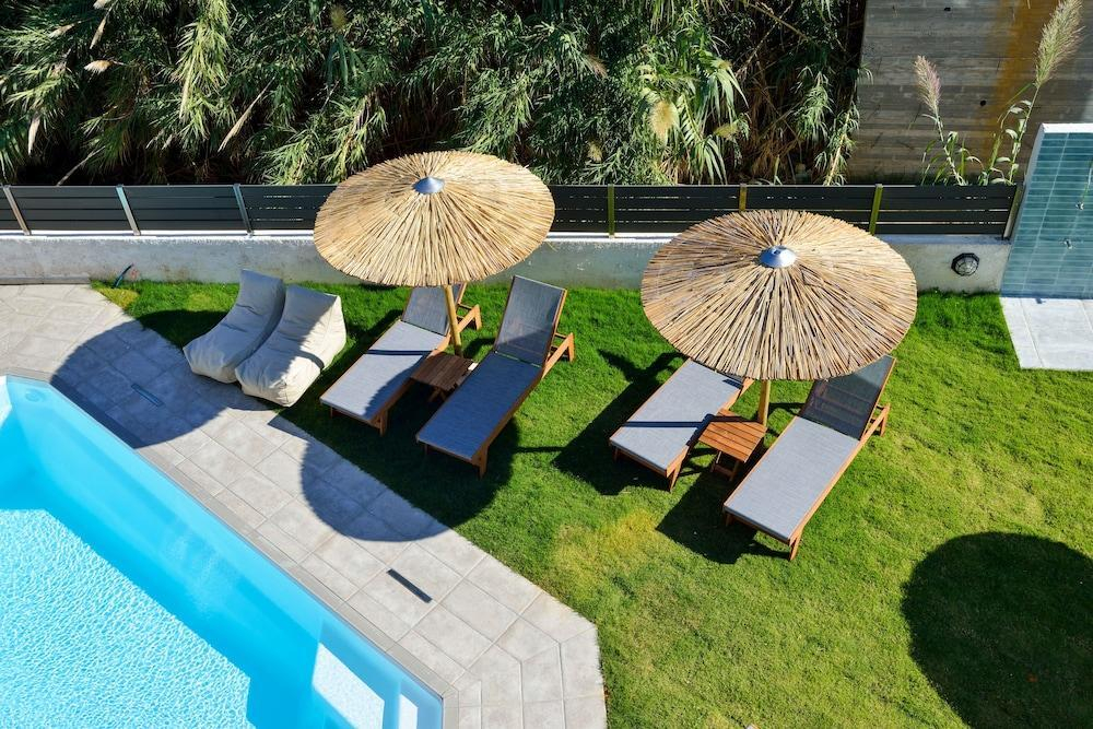 Stylish S&k 'k' Villa 200m From The Beach