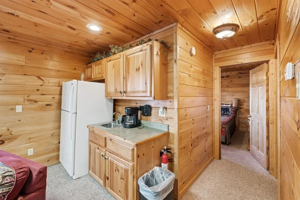 Big Bear Lodge 4 Bedroom Cabin by RedAwning