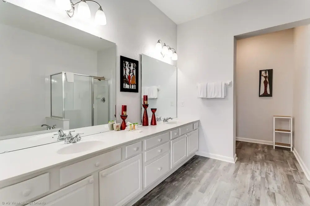 A Perfect Home for Your Family or Business! Just Steps From Convention Center 3br/3b #3vc024