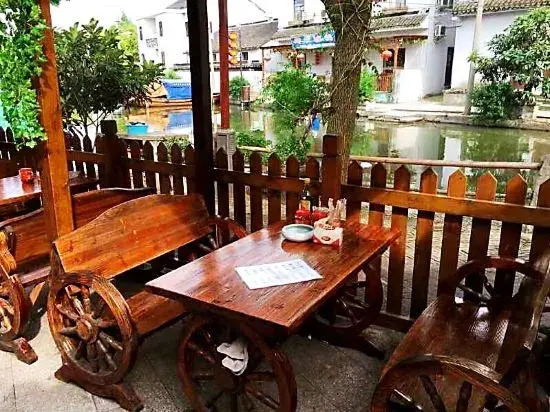 Zhouzhuang Jingou Linhe Bieyuan Chinese Inn
