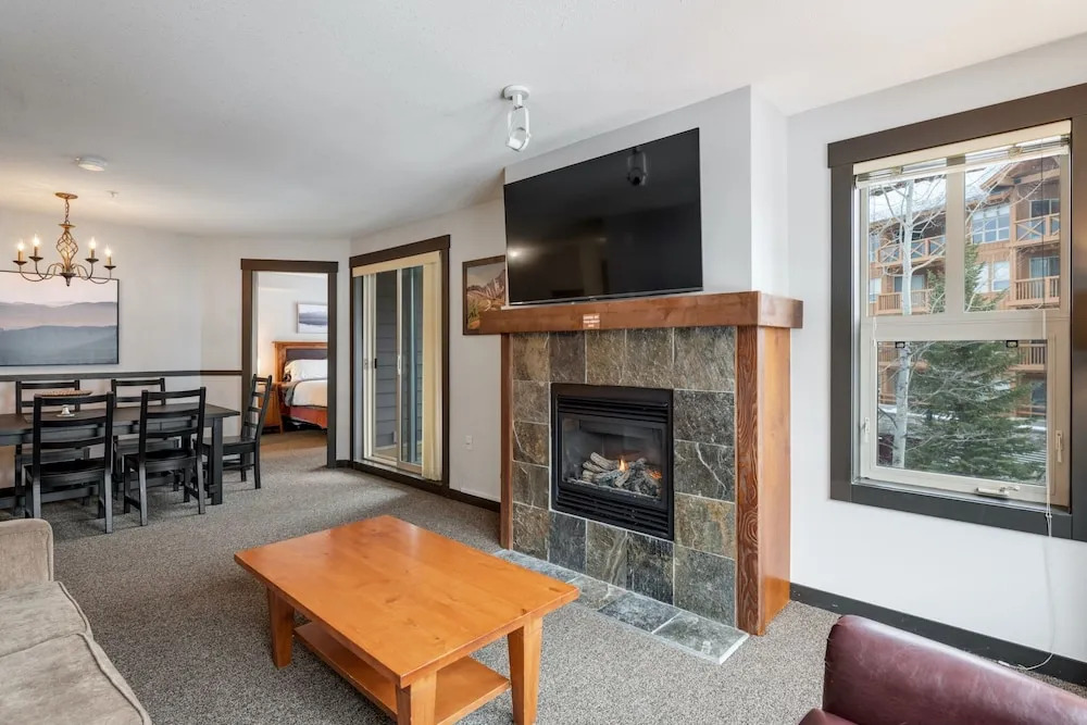 SPACIOUS Studio | Ski In/Out | Pool & Hot Tubs | in the Heart of PANORAMA RESORT