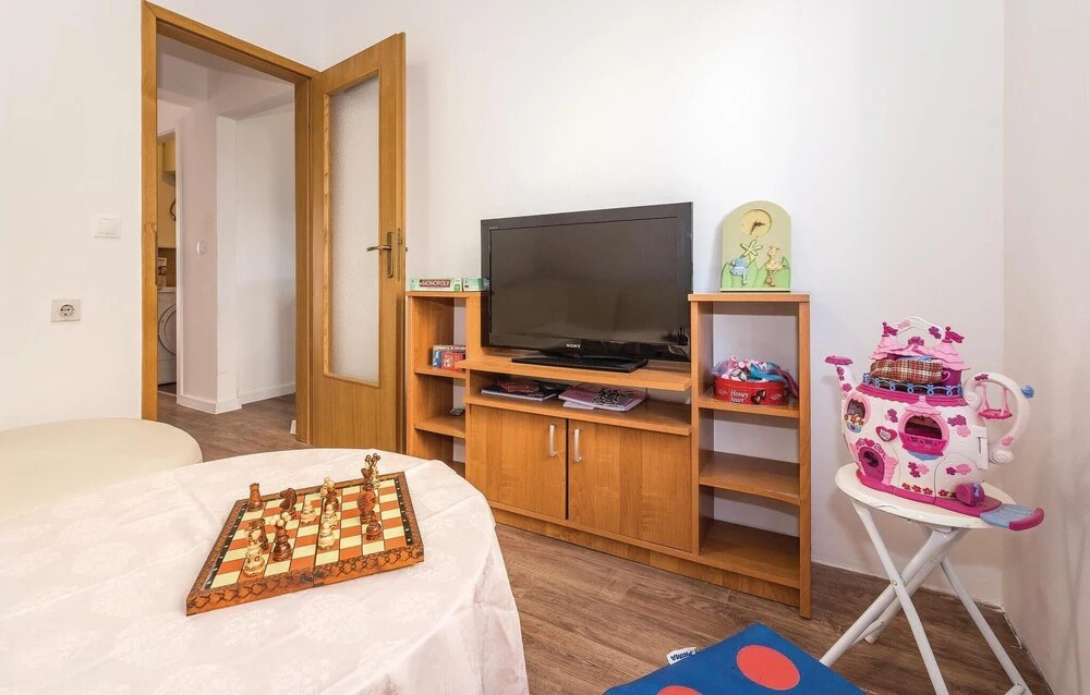 Amazing Home in Brodarica With Wifi and 6 Bedrooms