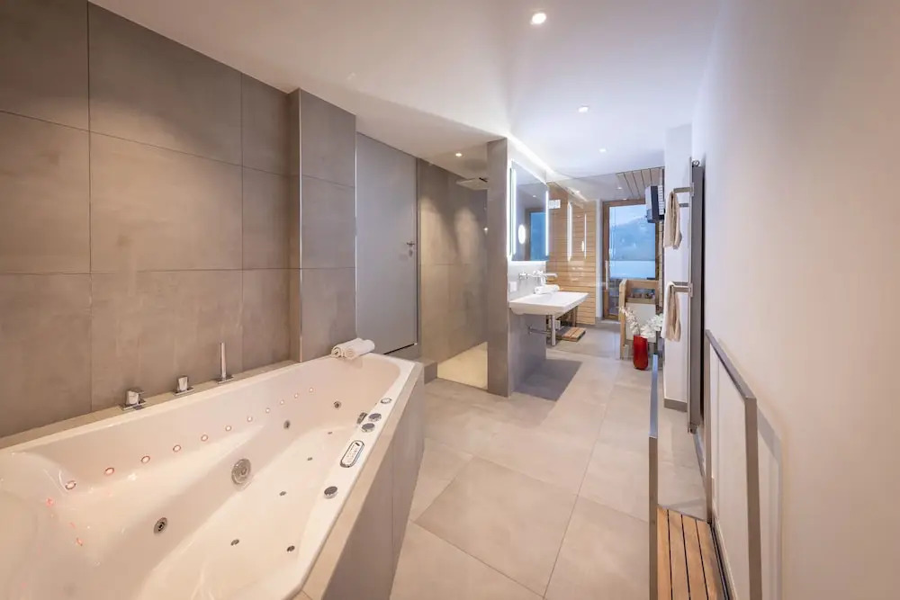 Lakefront Suite 148