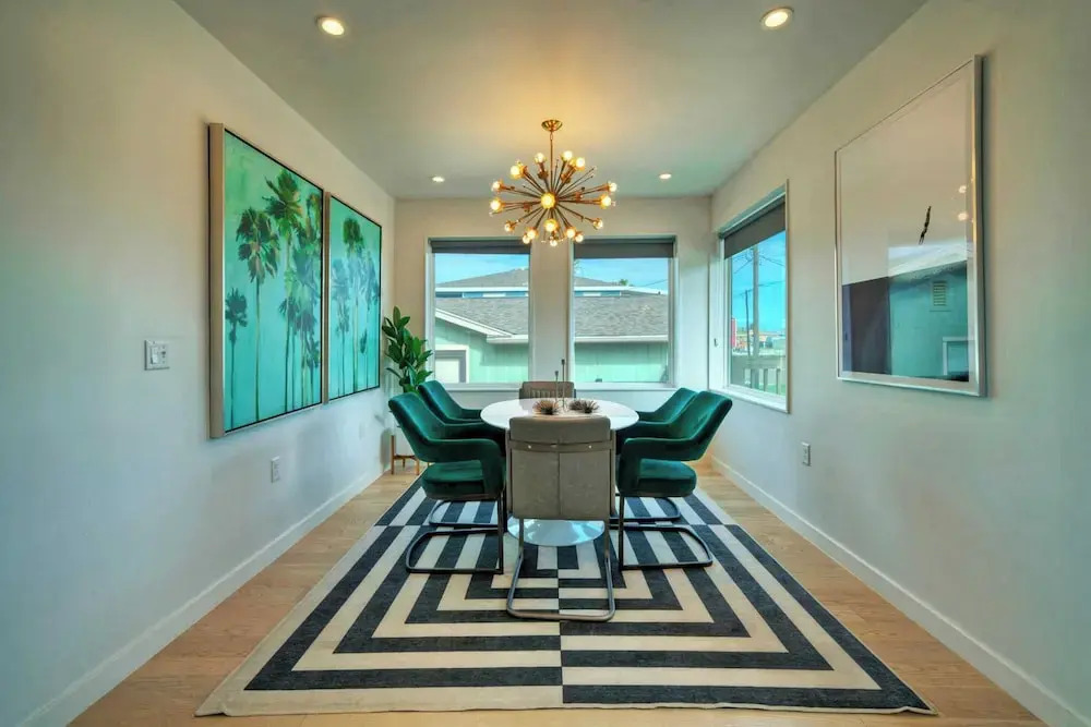 Modern Design, 3 Mins to the Beach Boat Parking The Beach Box by Avantstay