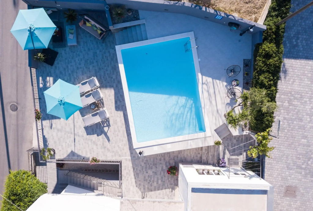 Apartments Lidija - see view with private hot tub and split level apartment with garden