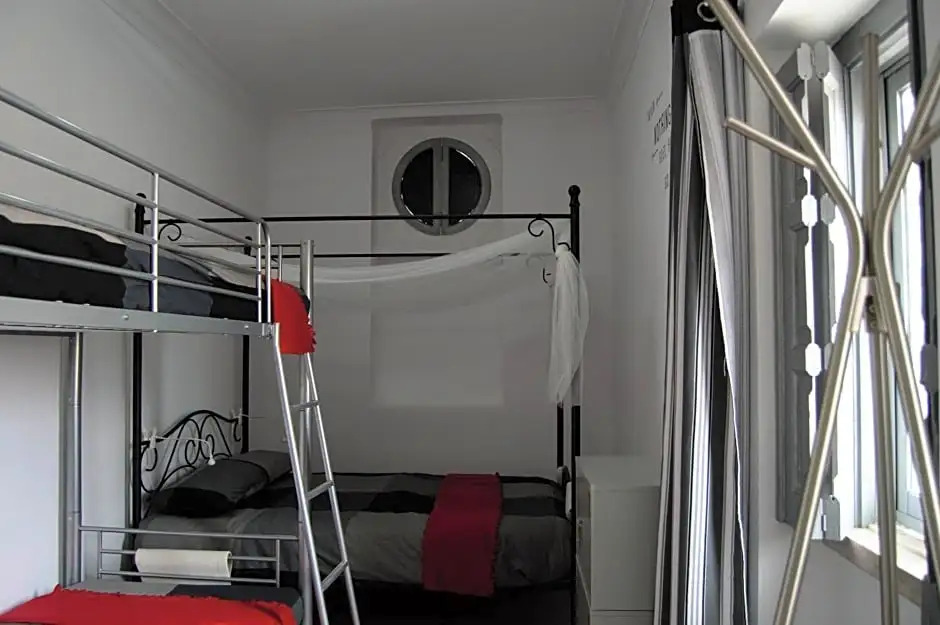 Lisbon Hostel Terminal 3