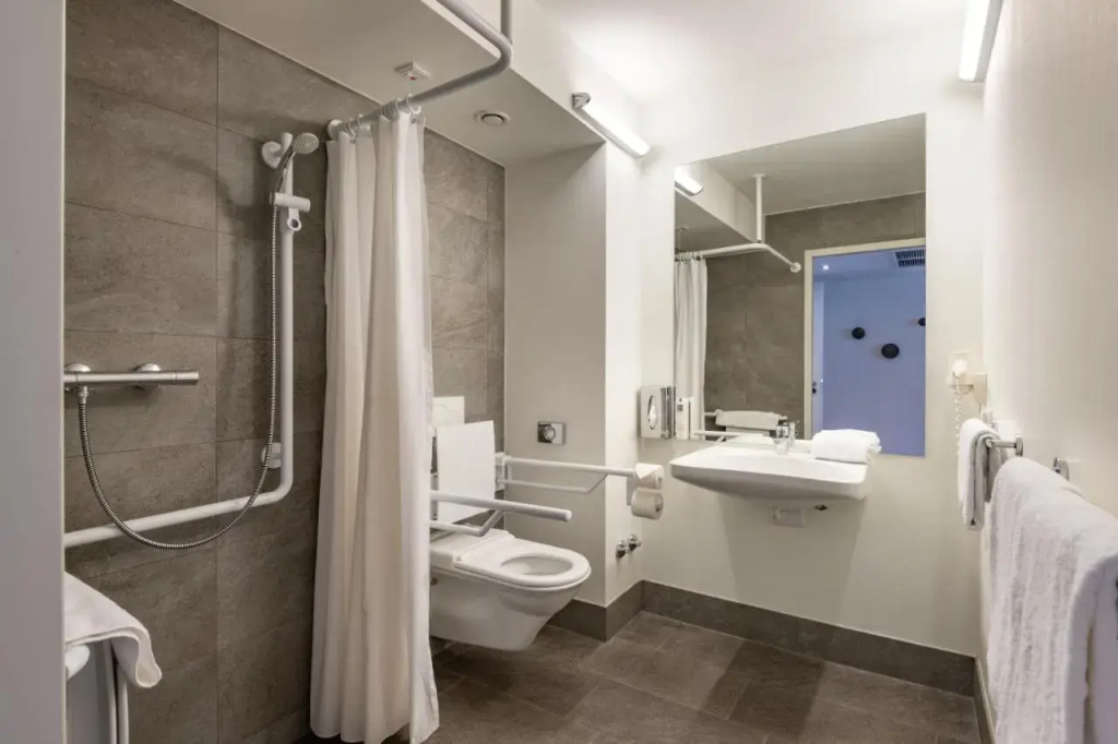 4 Rest Hotel