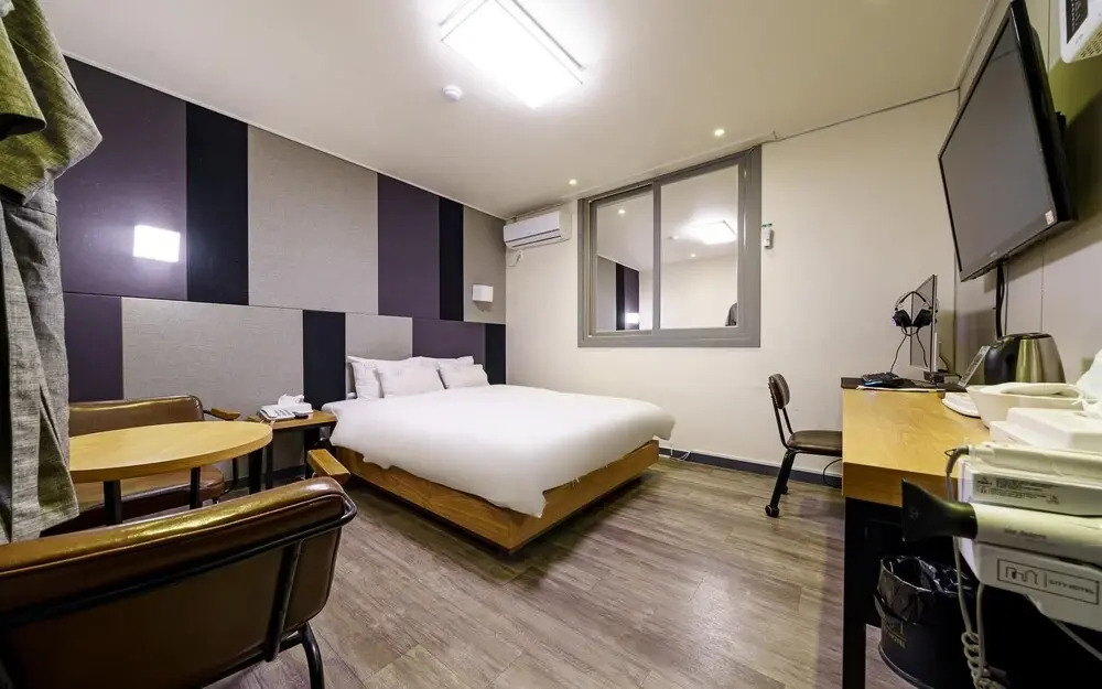 Hotel The City