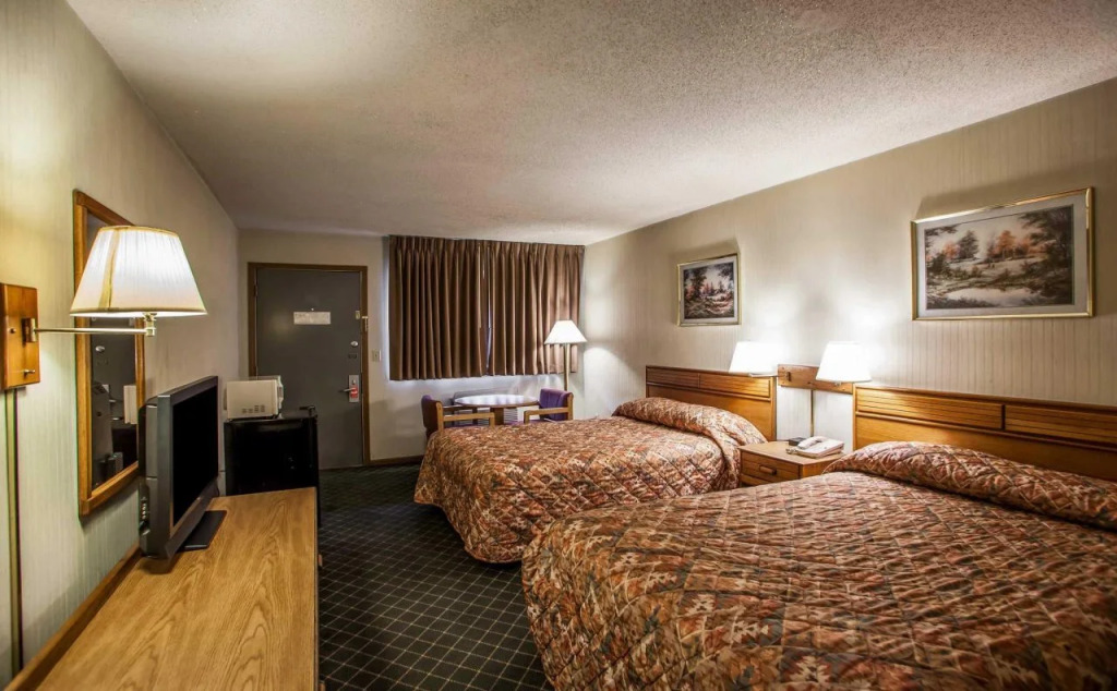 Economy Inn & Suites