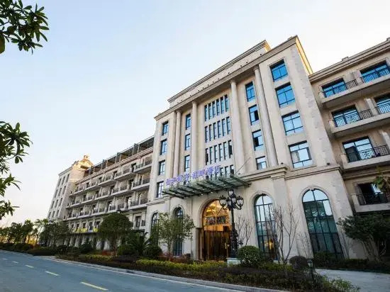 Xianhua Sandalwood Lakeside Hotel