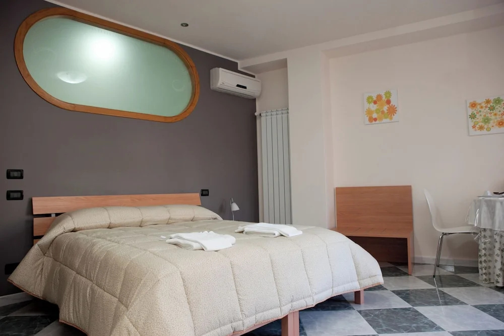 Mauro Home Bed and Relax