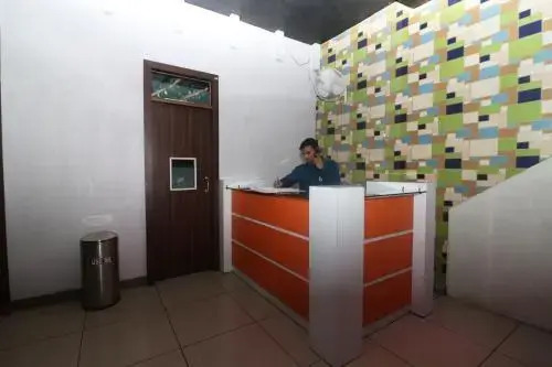 OYO 28090 Cocktail Hotel