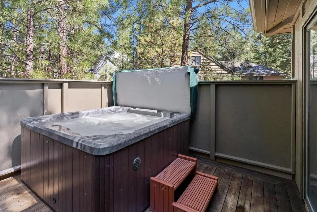 7 Grizzly-AC-Hot Tub-2BR/2BA