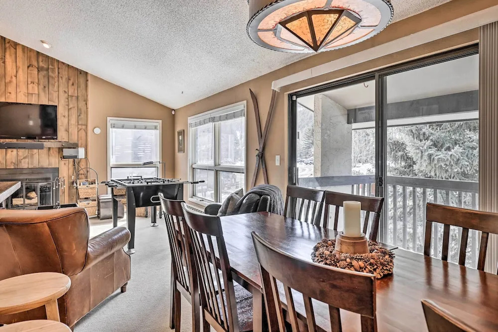 Inviting Mountain Condo w/ Balcony in Vail Valley!