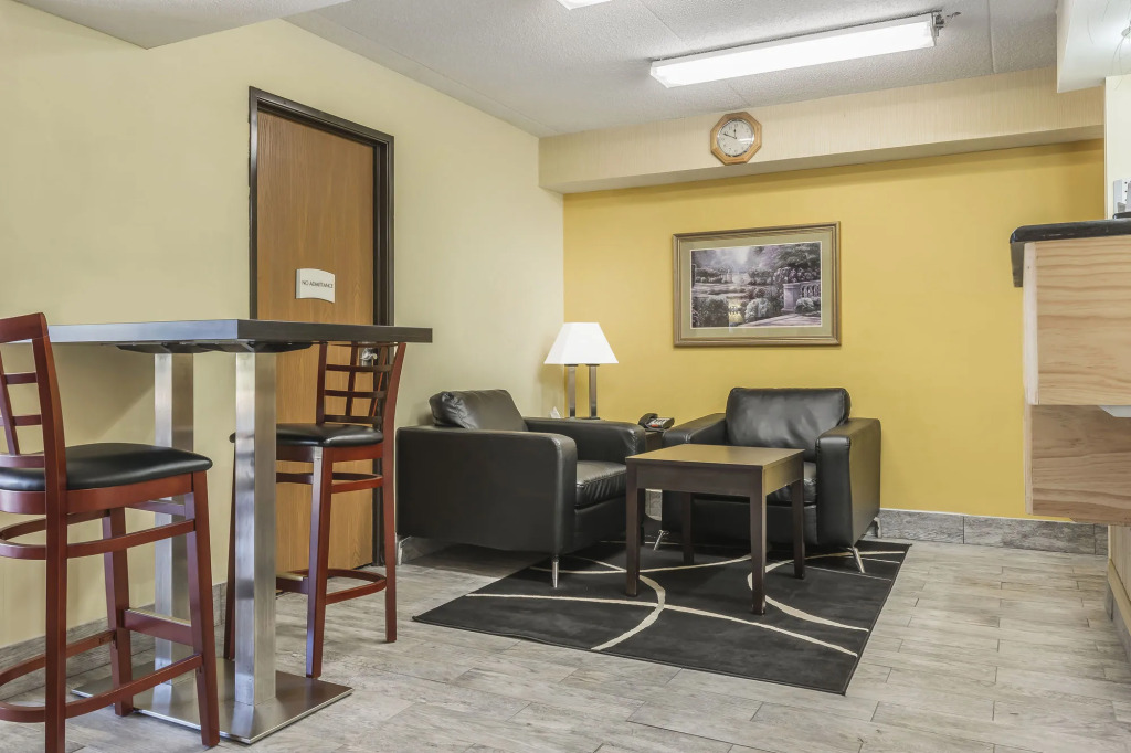 Quality Inn & Suites Pittsburgh Harmarville