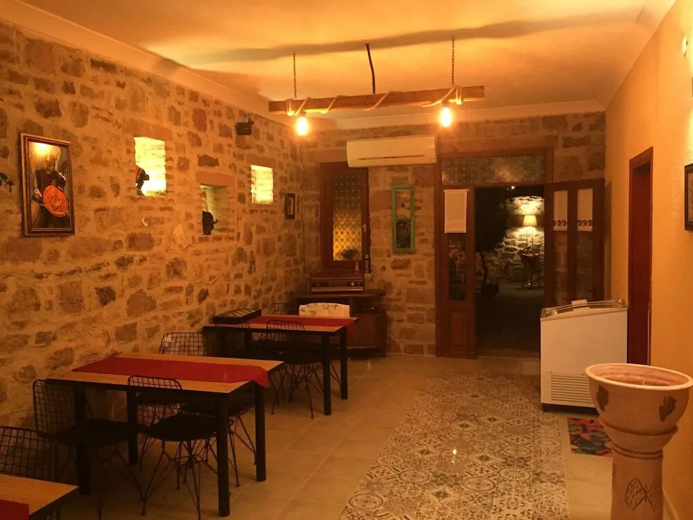 Hayat Alti Otel Ayvalik