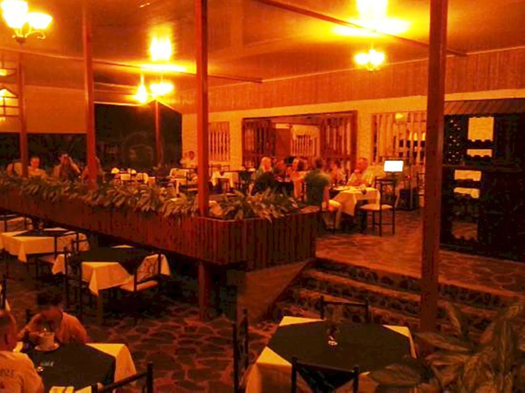 Ara Ambigua Lodge