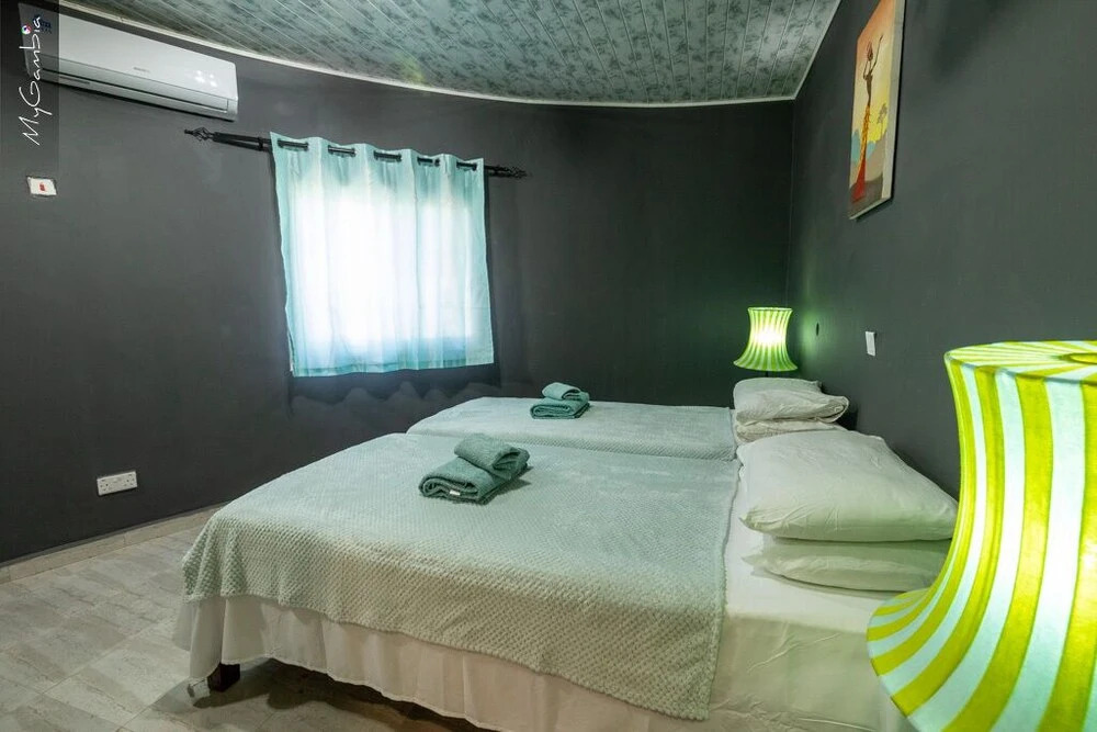 Lovely 13-bed Complex on Cape Point Beach, Bakau - Bojang River Lodge