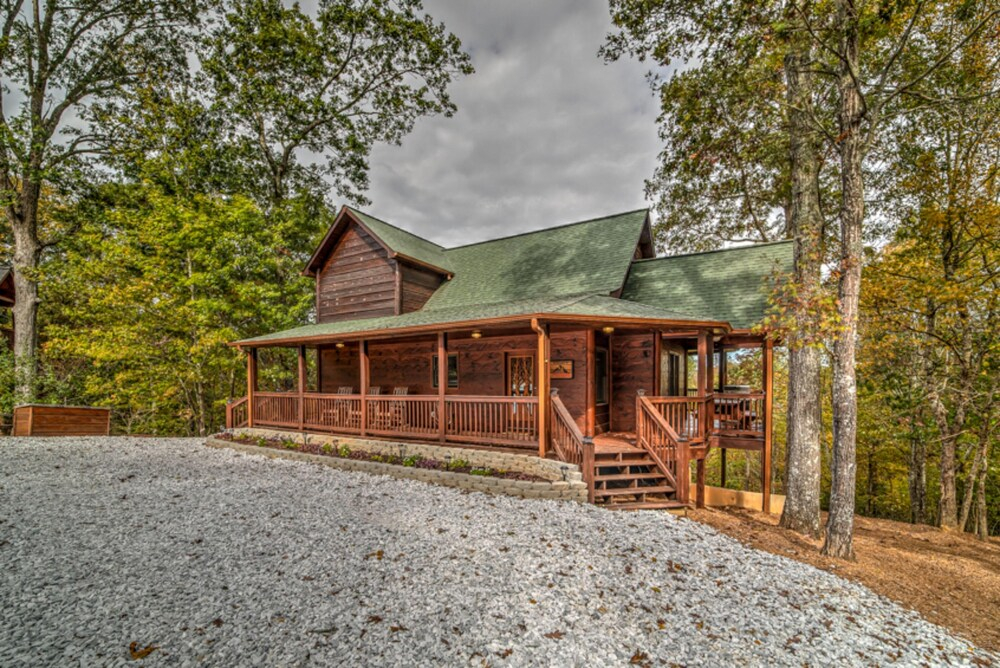Mountain Bear Lodge by Escape to Blue Ridge