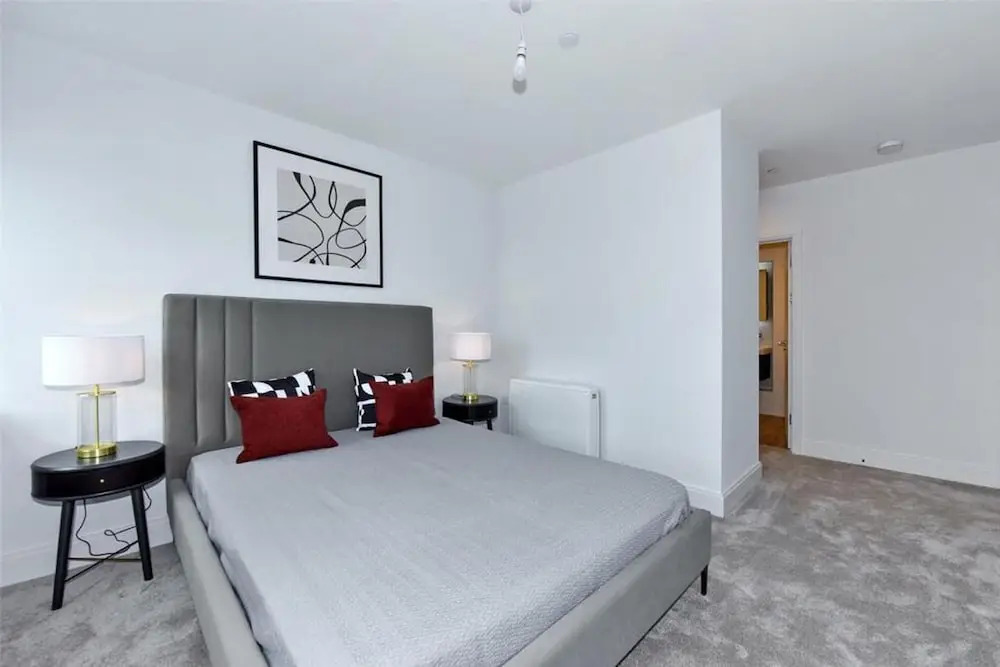 Prestigious & Luxury 2-bed Apartment in Slough