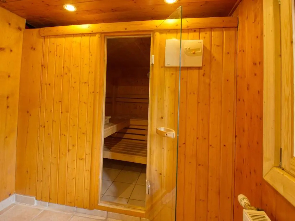 Chalet au pied des pistes, sauna et terrasse, pour 12 pers. - FR-1-642-5