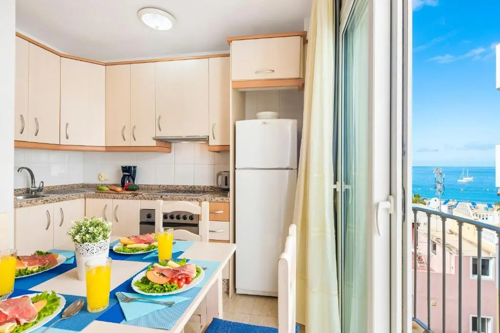 17 LOS CRISTIANOS CENTRAL by the BEACH ,WiFi