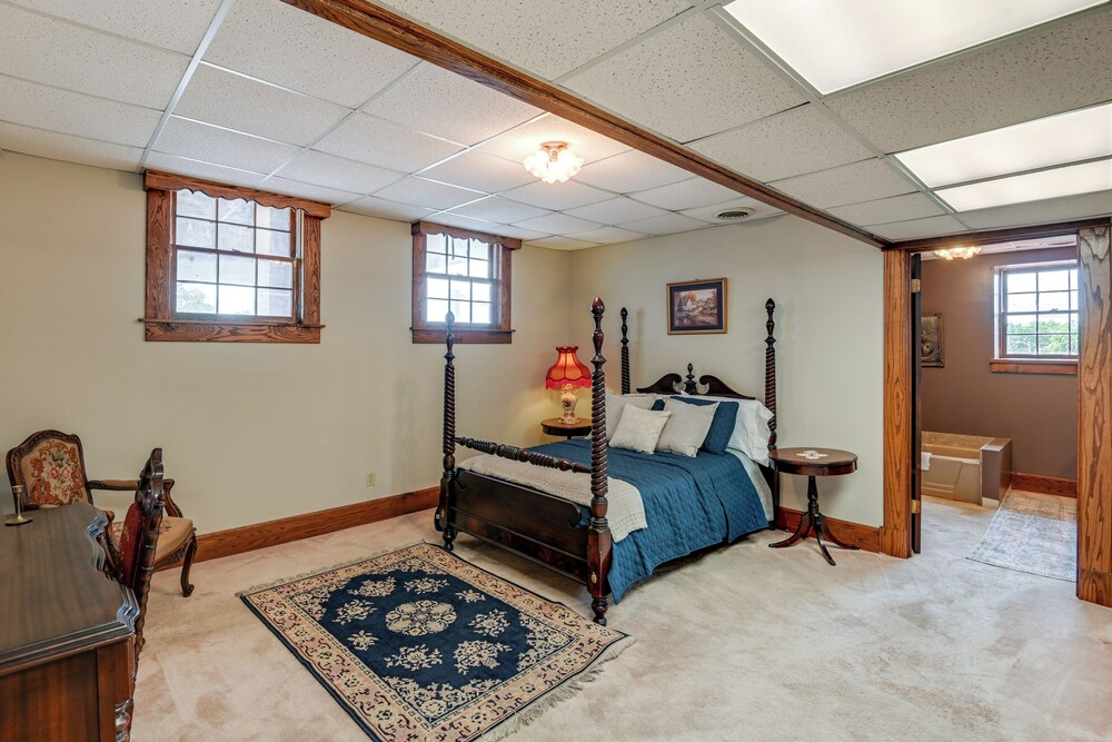 Walk to Lawrenceburg Square: Home for Large Groups