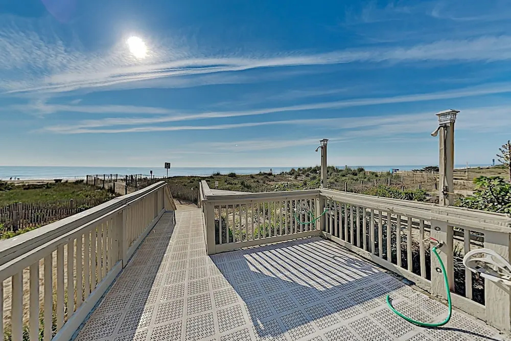Ocean & Bay-view W/ Pool, Easy Beach Access! 2 Bedroom Condo
