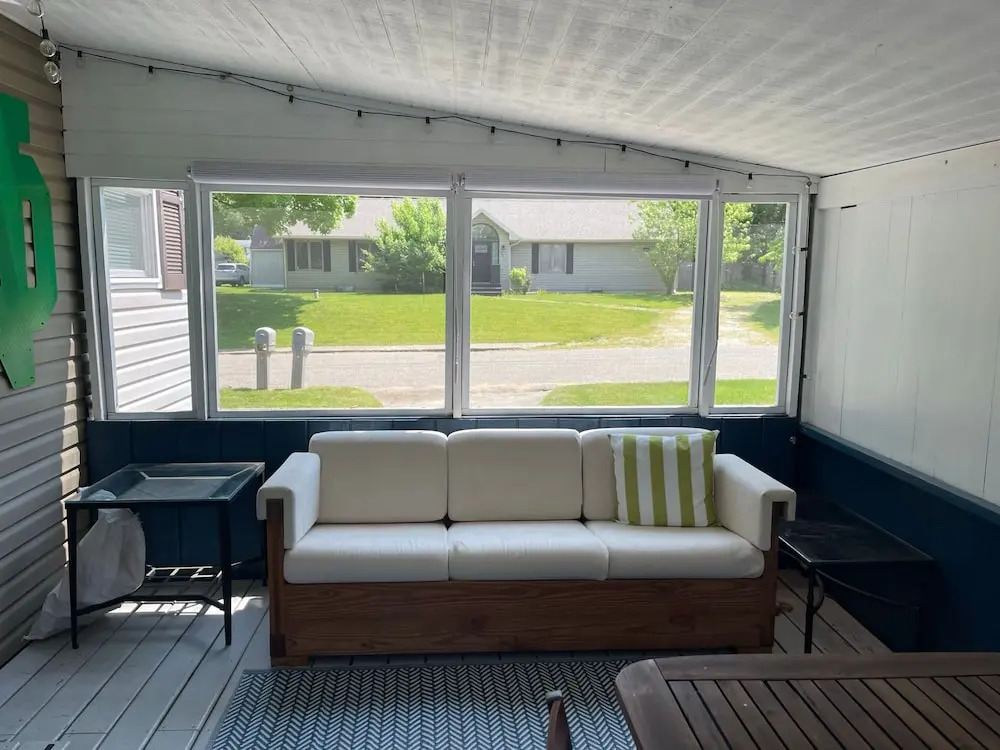 Extra Entertainment Space Just 7 Blocks to ND Campus 54211