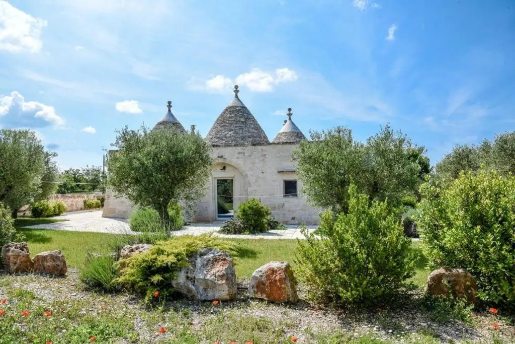 Trulli Terrarossa con Piscina