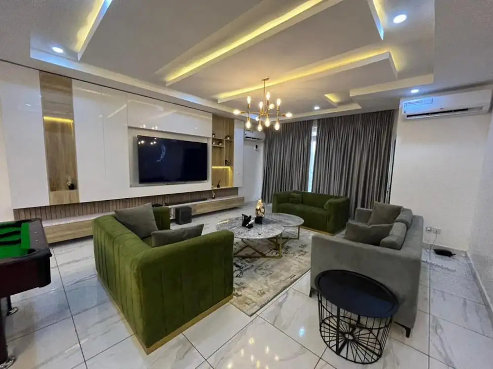 Lovely 3-bed With a Pool Next to Four Point