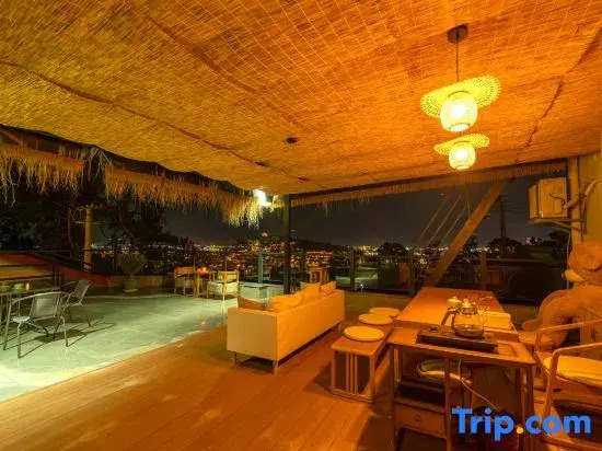 Jianshan Yunshe • Banshan Sightseeing Inn (the Old Town of Lijiang Store)