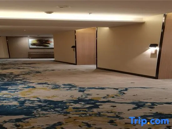 Xinniu Hotel (Chongqing Hua Xi cultural center)