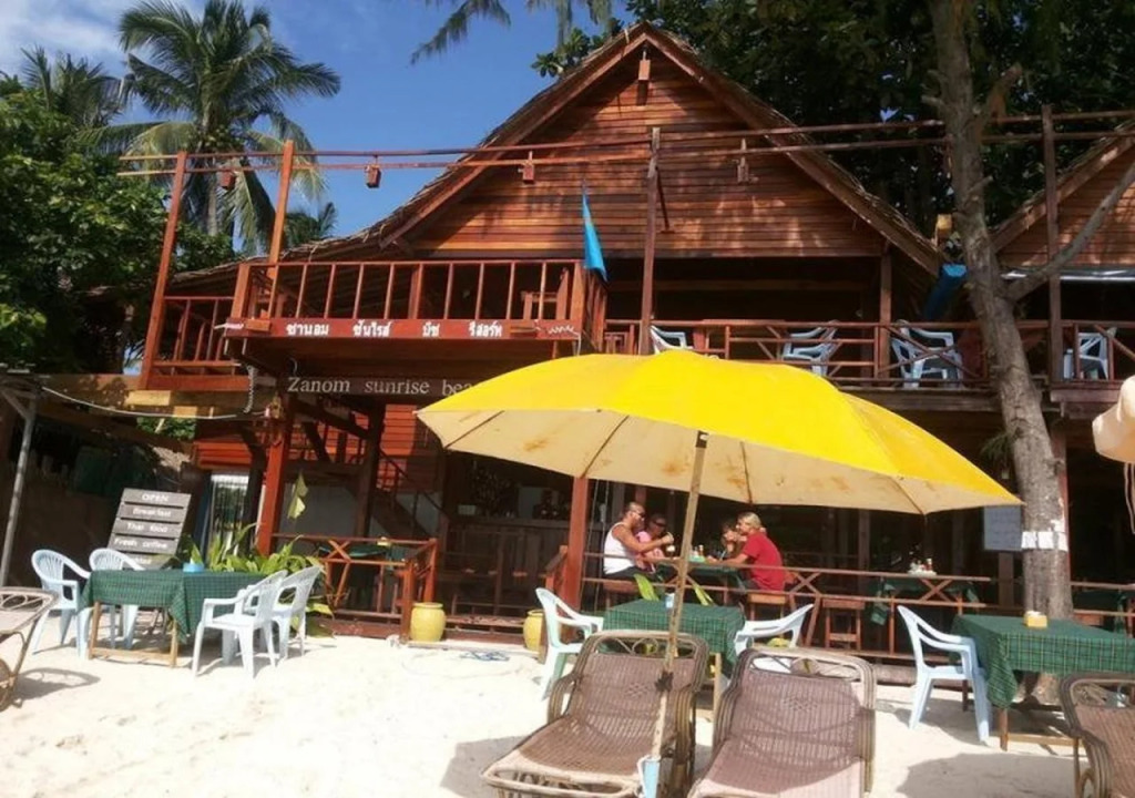 Zanom Sunrise Beach Resort