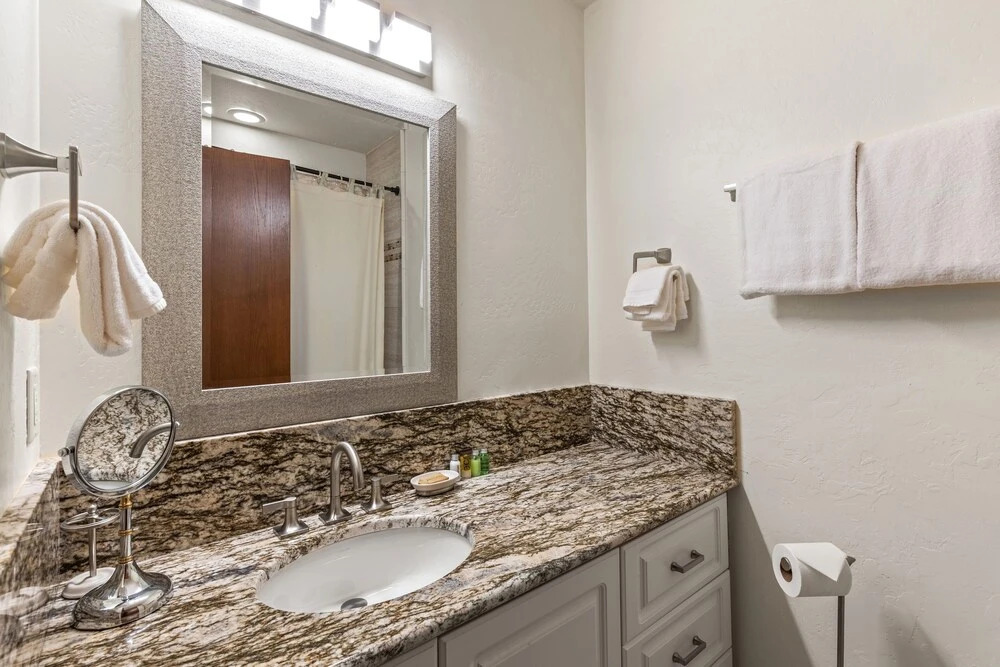 2430 Deer Valley Getaway! Peaceful Home Minutes From Deer Valley With Private Hot Tub! 4 Bedroom Home by RedAwning