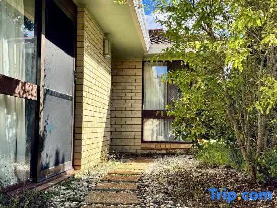 Walk to Market Square and Garden City! MacGregor