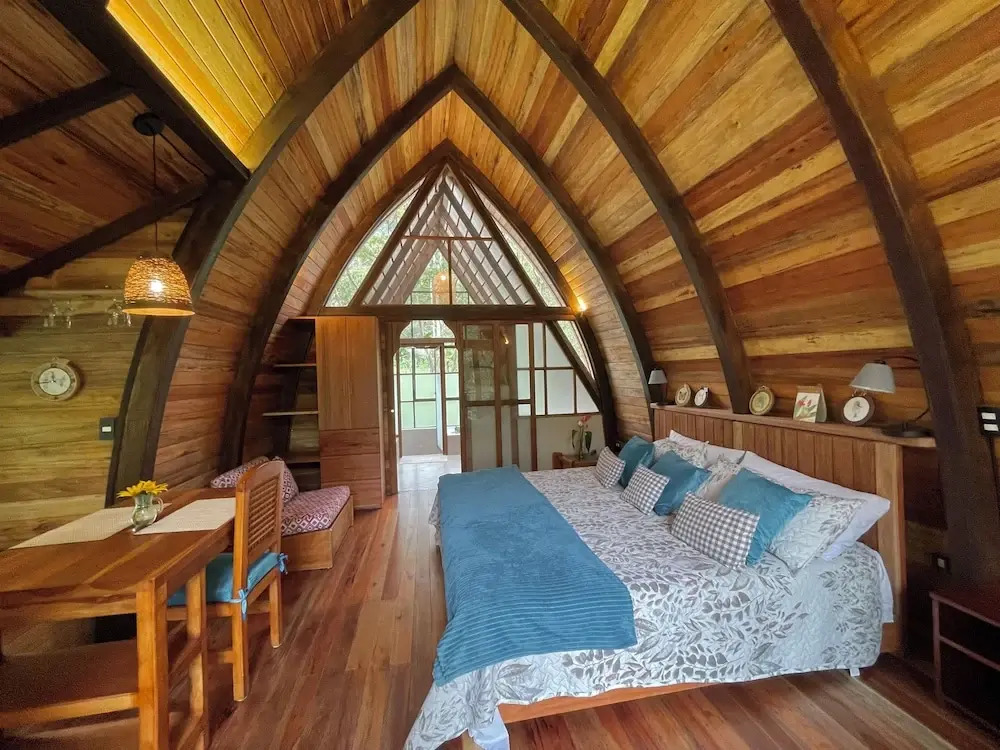 Sacha Urco Lodge -Private Cloud Forest Reserve in Mindo-4x4 Recommended March-April